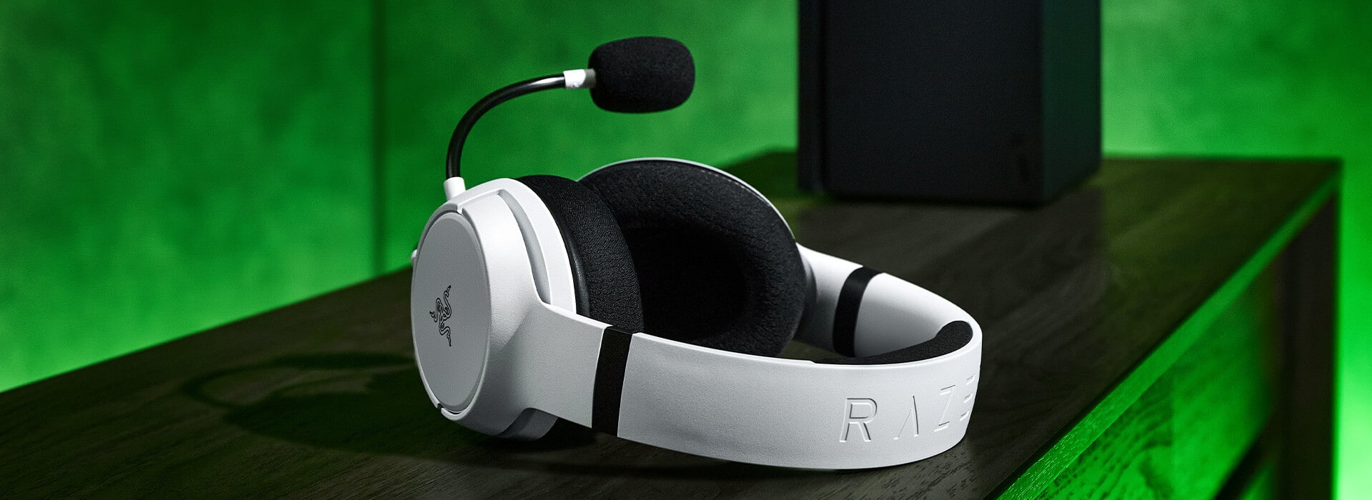 Razer Kaira for Xbox White Lifestyle Image