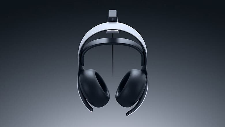 Sony PS5 PULSE Elite Wireless Headset – White Lifestyle Image 4